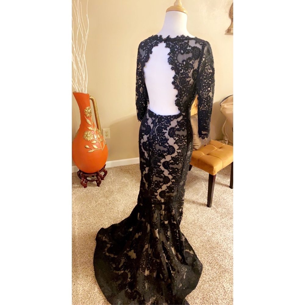 NWT Alice + Olivia Backless Black Floor Length Gown Size 4